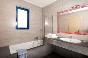 Koupelna v ubytování Ekaterini Hotel