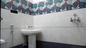 a bathroom with a sink and a toilet at Luxury Room with 1 Double Bed in Haridwār