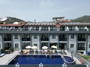 Бассейн в Ozturk Apart Hotel или поблизости