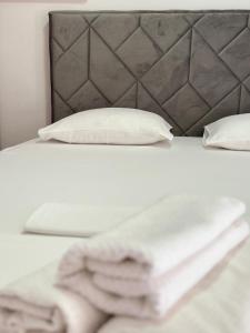 a close up of a bed with a pillow and pillows at Villa Guci in Ulcinj