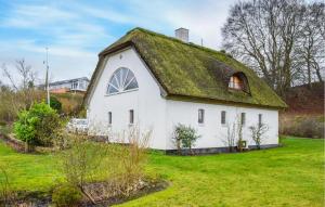 an old white house with a grass roof at Stalden in Mariager