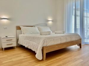 a bedroom with a large bed with a wooden floor at B&B 969 in Paceco
