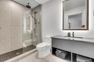 Ένα μπάνιο στο INITIAL - DISTRICT - Centre-Ville de Québec