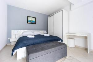Postel nebo postele na pokoji v ubytování Apartments Sea Rabac