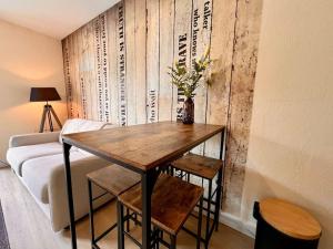 Χώρος καθιστικού στο Appartement Climatisé 4prsn Au pied de la Citadelle +9 φωτογραφίες