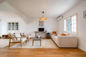a living room with a couch and a table at Hydrangea House in Água de Pau