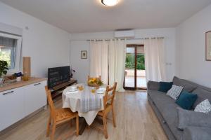 TV a/nebo společenská místnost v ubytování Holiday Home Angela