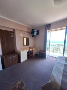 טלויזיה ו/או מרכז בידור ב-VILLA VOLOSKO with private parking and breakfast,seaview