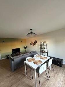 Fotografie z fotogalerie ubytování Agréable T2 lumineux 4 couchages tout équipé v destinaci Ludon-Médoc