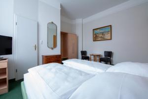 Łóżko lub łóżka w pokoju w obiekcie Logierhaus Extra