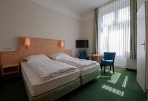 Łóżko lub łóżka w pokoju w obiekcie Logierhaus Extra