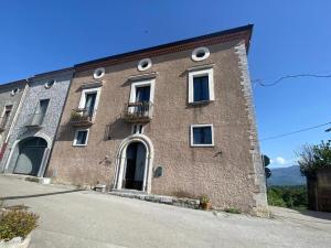 a large brick building with windows and a balcony at La Zizzania e il Mandarino in Roccagloriosa
