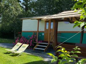 Gallery image of Bungalow confortable à Saint-Pardoux avec piscine partagée in Saint-Pardoux