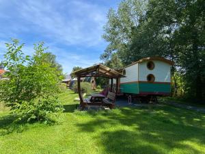 Gallery image of Bungalow confortable à Saint-Pardoux avec piscine partagée in Saint-Pardoux