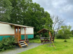 Gallery image of Bungalow confortable à Saint-Pardoux avec piscine partagée in Saint-Pardoux +16 photos