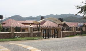Üldine mäevaade või majutusasutusest Sandton Hotel Kasese pildistatud vaade