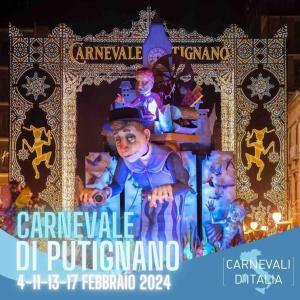 un manifesto per il carnevale di pittima con una statua di un ragazzo di Casa Bruni 104 a Putignano Altre 37 foto