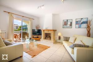 Posedenie v ubytovaní Villa La Paloma Blanca by Abahana Villas