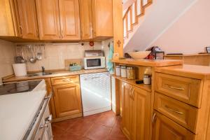 A kitchen or kitchenette at Late Story
