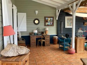 Ruang duduk di Bubble House - Villa vue mer - Le Robert