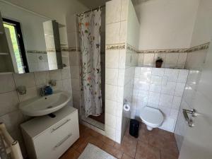 Koupelna v ubytování Ferienhaus Maite + 12 fotografií