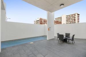 a room with chairs and a pool in a building at Cozy Cool Getaway in Townsville