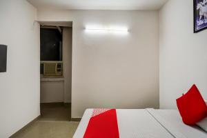 Una cama o camas en una habitación de OYO Flagship 75287 Pubg Residency