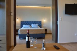 Кровать или кровати в номере Odysseus Hotel
