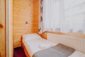 Posteľ alebo postele v izbe v ubytovaní OSW Moszczeniczanka