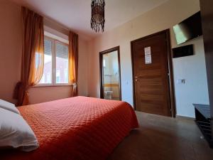 A bed or beds in a room at B&B Domu Mea
