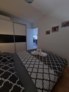 Postel nebo postele na pokoji v ubytování Apartmani Ždrijac Nin