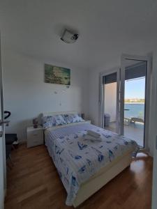 Postel nebo postele na pokoji v ubytování Apartmani Ždrijac Nin