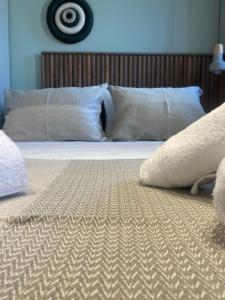 Postel nebo postele na pokoji v ubytování Αura Luxury Apartments