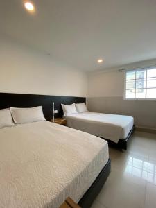 Postel nebo postele na pokoji v ubytování Apartahotel Marbella + 16 fotografií