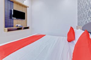 Postel nebo postele na pokoji v ubytování Hotel New Shiv INN