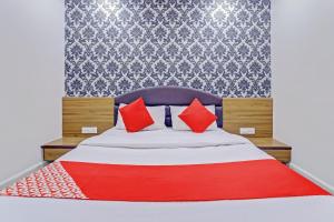 Postel nebo postele na pokoji v ubytování Hotel New Shiv INN