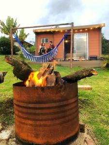 a fire pit in front of a house at Refugio Aventura, romántico glamping montañero in Tabio
