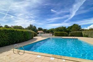 Bazén v ubytování L'Entre 2 Mers avec piscine nebo v jeho okolí