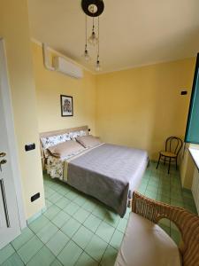 Ένα ή περισσότερα κρεβάτια σε δωμάτιο στο Smeraldo Holiday