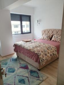 Ένα ή περισσότερα κρεβάτια σε δωμάτιο στο Apartament Castelul Bran