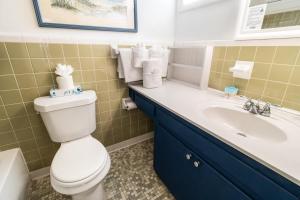 Galeriebild der Unterkunft Two Bedroom Villa Sleeps 6 has 2 Queen and 1 King in Pawleys Island