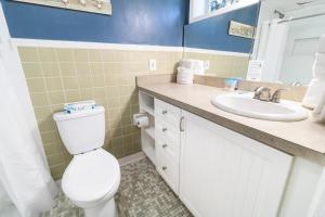 Galeriebild der Unterkunft Two Bedroom Villa Sleeps 6 has 2 Queen and 1 King in Pawleys Island + 6 Fotos