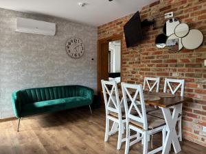 Część wypoczynkowa w obiekcie Apartamenty Komarno 46 Jacuzzi&Sauna