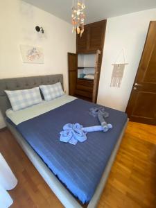 Posteľ alebo postele v izbe v ubytovaní Irini Seaside Apartment