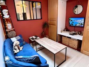 Μια τηλεόραση ή/και κέντρο ψυχαγωγίας στο Little Nest - Old Town - Breakfast - Wifi - AC