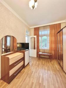TV a/nebo společenská místnost v ubytování Savane hotel