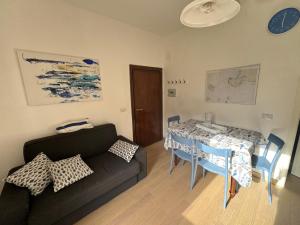 A seating area at Appartamento con vista mare a Porto Santo Stefano