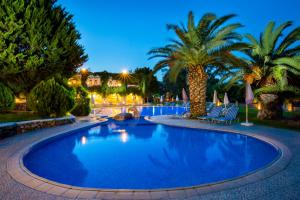 Bazén v ubytování Ekaterini Hotel nebo v jeho okolí
