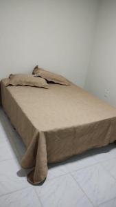 a bed with two blankets on top of it at Condomínio Tribu 02 in Caruaru
