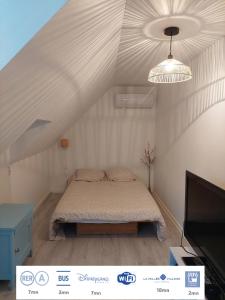 Ένα ή περισσότερα κρεβάτια σε δωμάτιο στο Chambres confortables proche Disneyland Paris